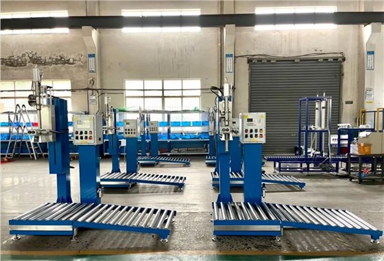 定量灌裝機(jī)實(shí)拍