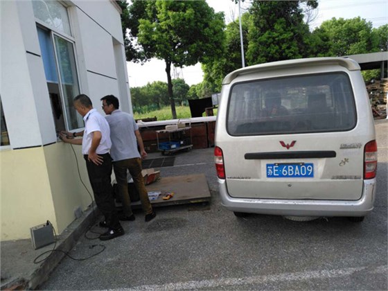 吳中區(qū)地磅維修現(xiàn)場