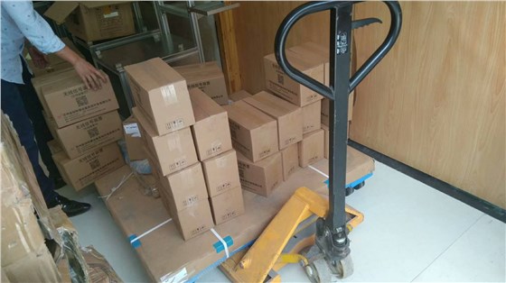 金鉆無線報(bào)警燈發(fā)貨現(xiàn)場