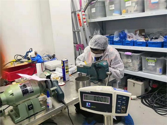 瑩特麗電子秤維修現(xiàn)場