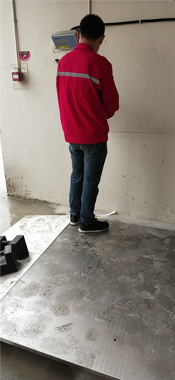 地磅安裝現(xiàn)場(chǎng)