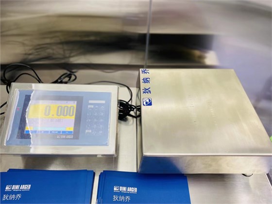 狄納喬工業(yè)秤