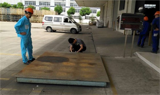 電子地磅調(diào)式現(xiàn)場 電子地磅調(diào)式現(xiàn)場
