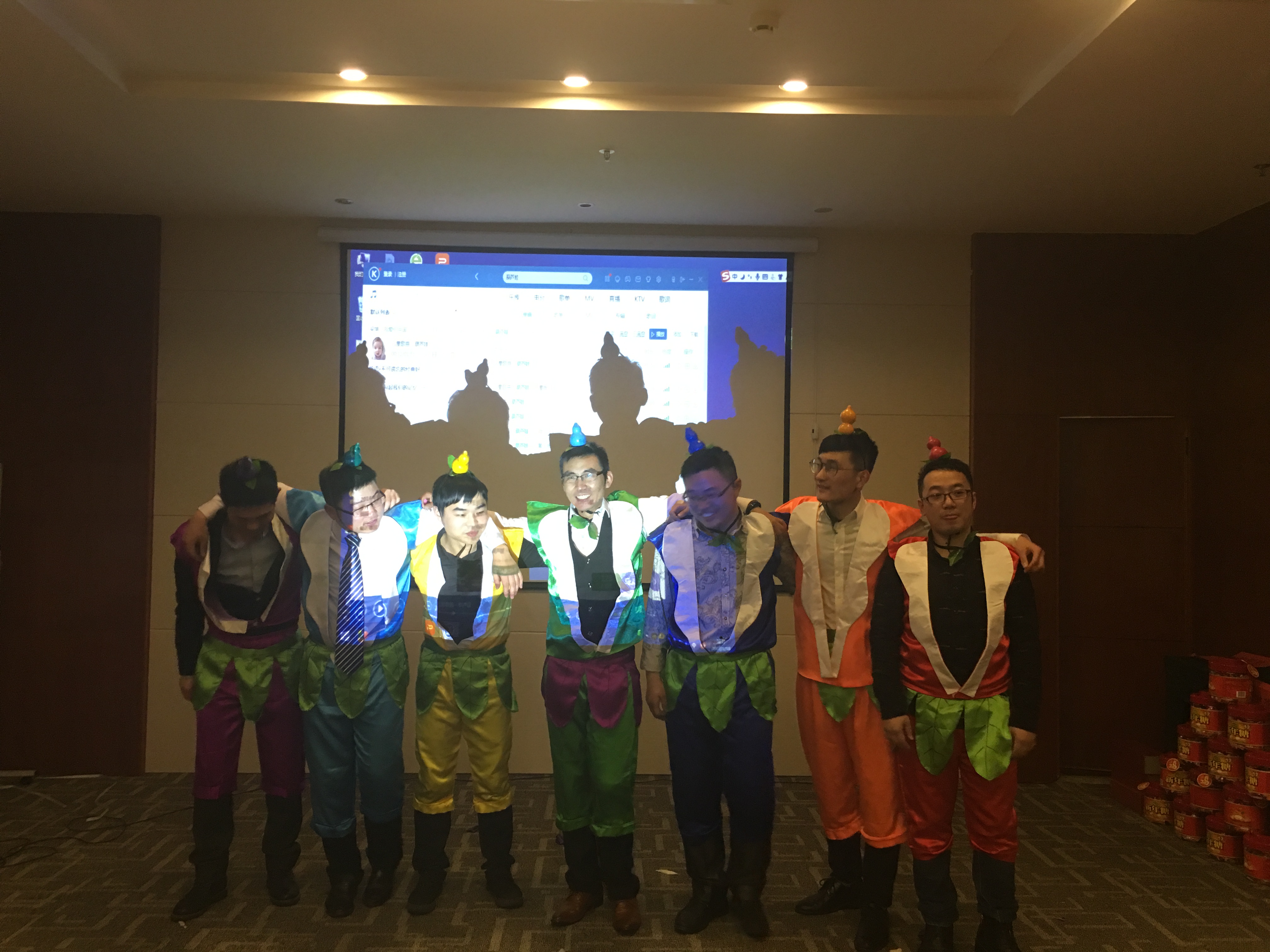 金鉆全體男生帶來(lái)葫蘆娃模仿秀