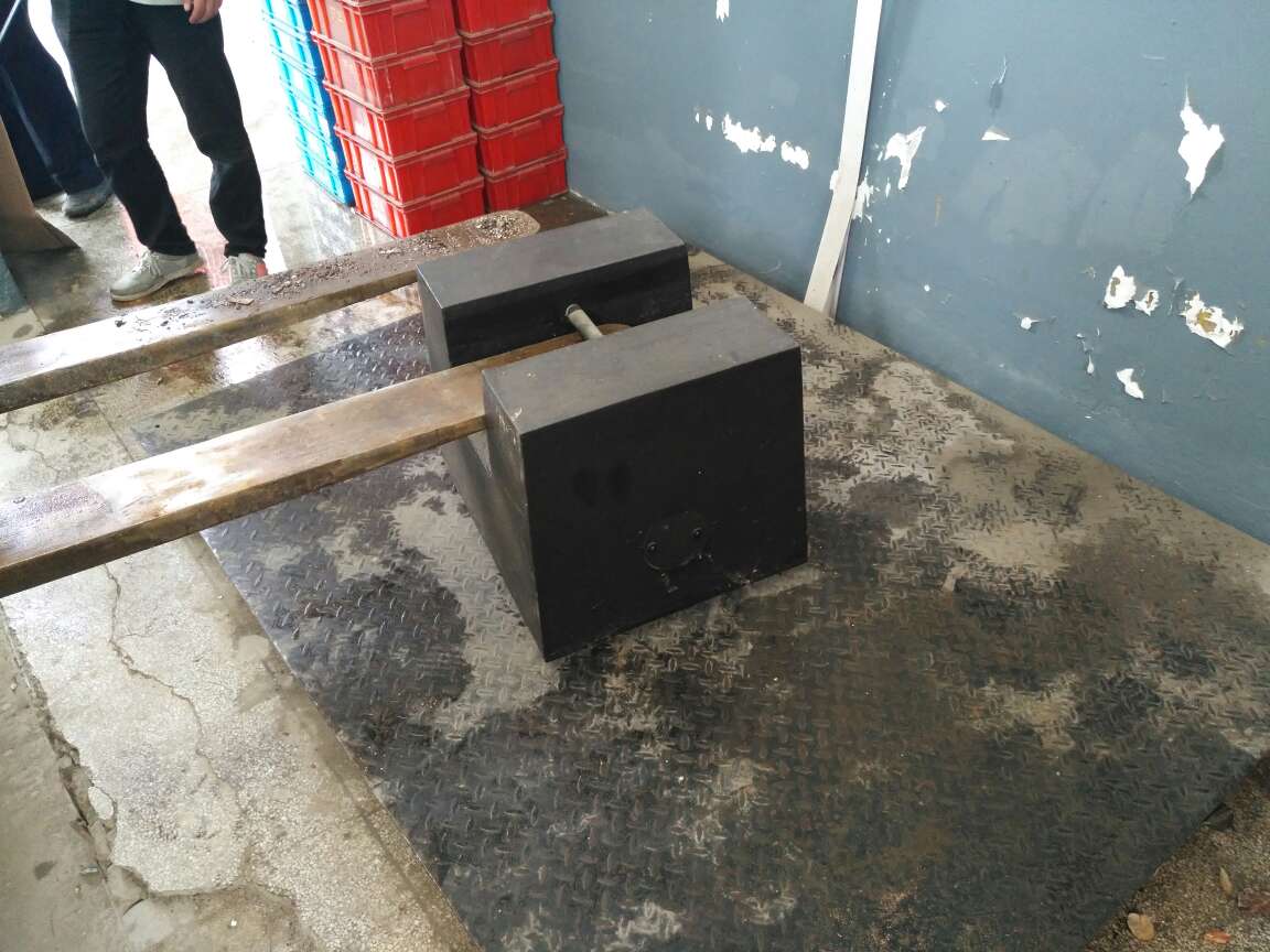 5噸電子地磅檢修調(diào)式現(xiàn)場