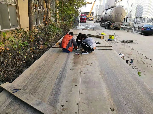 中國一建昆山花橋100噸汽車衡安裝現(xiàn)場1